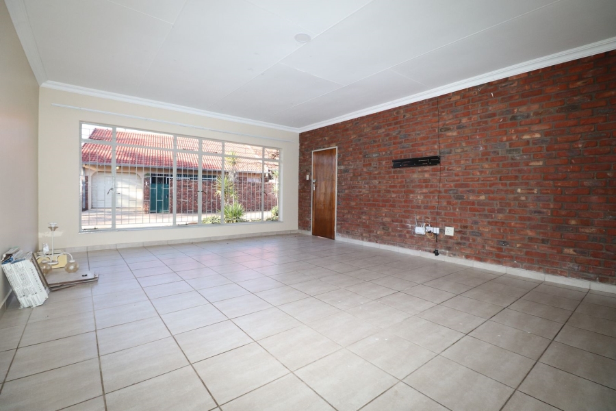 To Let 3 Bedroom Property for Rent in Meiringspark North West